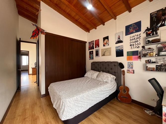 Casa de 3 alcobas en venta en Loma El Atravesado, Envigado, 227 m² · foto 13 de 19