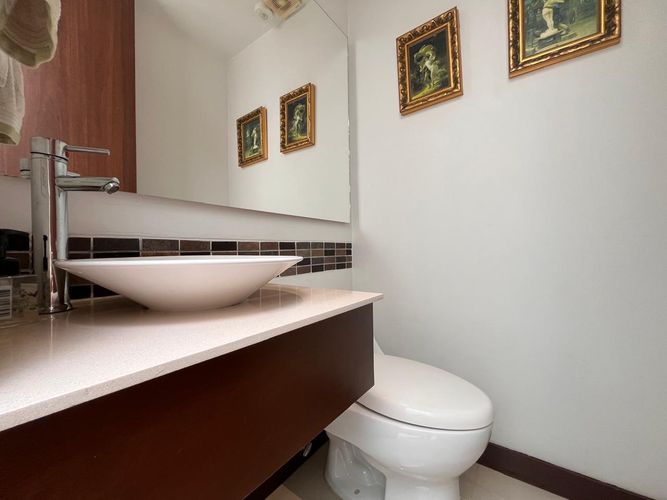 Casa de 3 alcobas en venta en Loma El Atravesado, Envigado, 227 m² · foto 17 de 19