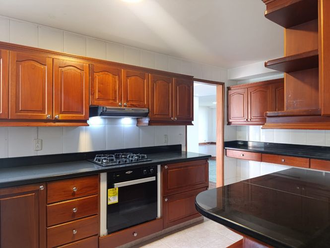 Apartamento de 3 alcobas en venta en El Poblado, Medellín, 210 m² · foto 6 de 18