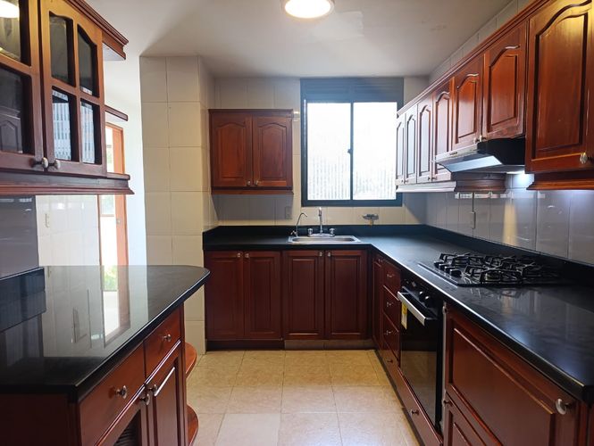 Apartamento de 3 alcobas en venta en El Poblado, Medellín, 210 m² · foto 7 de 18