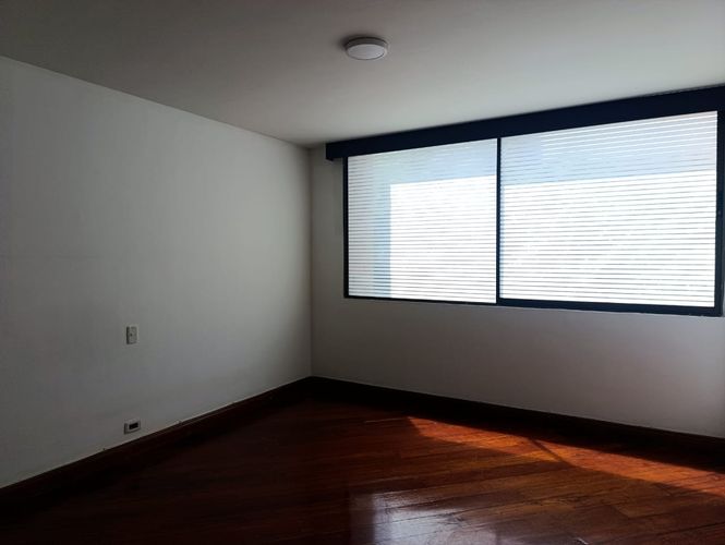 Apartamento de 3 alcobas en venta en El Poblado, Medellín, 210 m² · foto 11 de 18