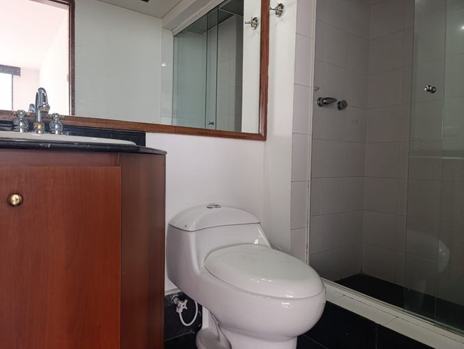 Apartamento de 3 alcobas en venta en El Poblado, Medellín, 210 m² · foto 16 de 18