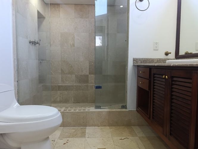 Apartamento de 3 alcobas en venta en El Poblado, Medellín, 210 m² · foto 17 de 18