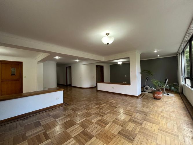 Apartamento de 3 alcobas en venta en El Poblado, Medellín, 182 m² · foto 2 de 20