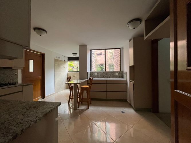 Apartamento de 3 alcobas en venta en El Poblado, Medellín, 182 m² · foto 6 de 20