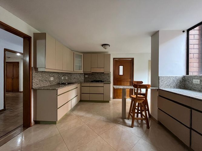 Apartamento de 3 alcobas en venta en El Poblado, Medellín, 182 m² · foto 8 de 20