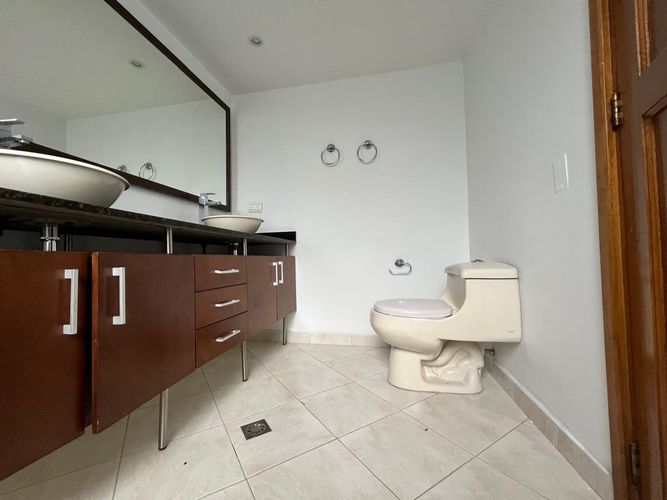 Apartamento de 3 alcobas en venta en El Poblado, Medellín, 182 m² · foto 18 de 20