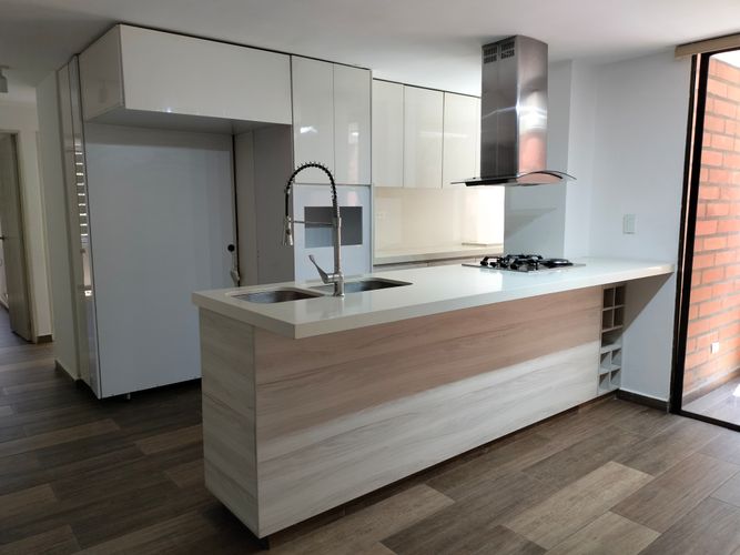 Apartamento en venta en El Poblado, Medellín · foto 3 de 16