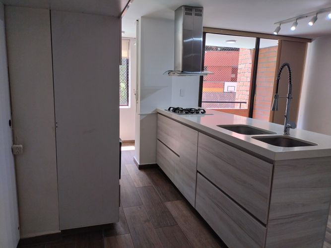 Apartamento en venta en El Poblado, Medellín · foto 5 de 16
