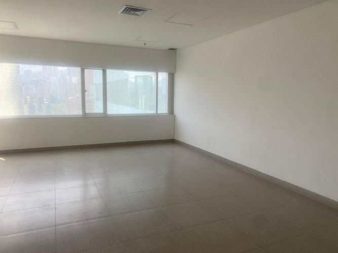 Oficina en arriendo en El Poblado, Medellín, 98 m² · foto 3 de 8