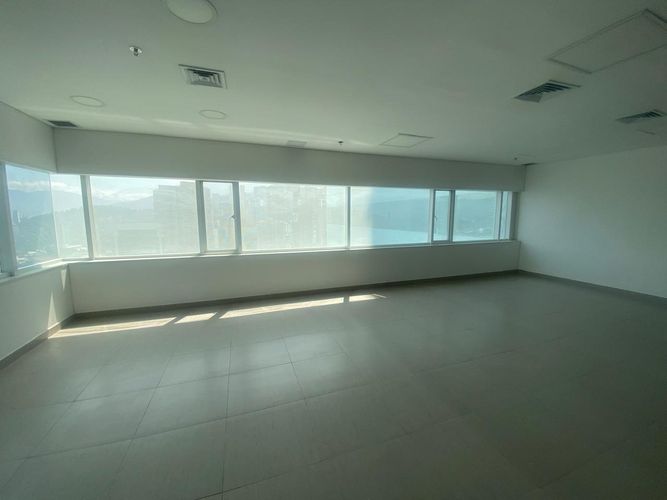 Oficina en arriendo en El Poblado, Medellín, 98 m² · foto 4 de 8