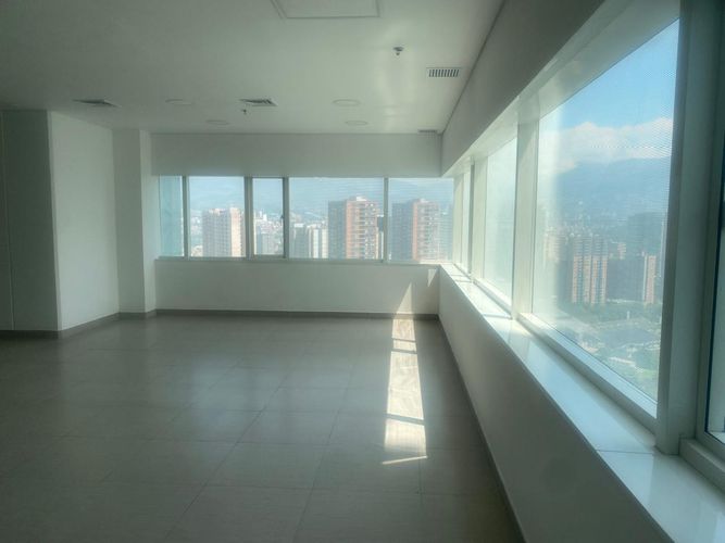 Oficina en arriendo en El Poblado, Medellín, 98 m² · foto 7 de 8
