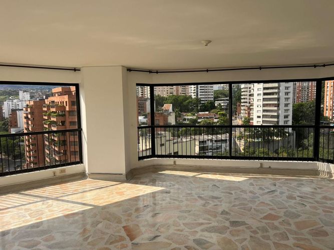 Apartamento de 4 alcobas en venta en Normandia, Cali, 247 m² · foto 2 de 19