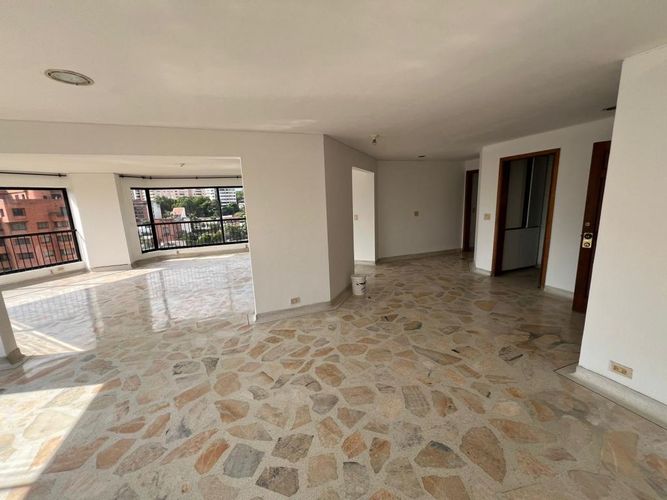 Apartamento de 4 alcobas en venta en Normandia, Cali, 247 m² · foto 3 de 19