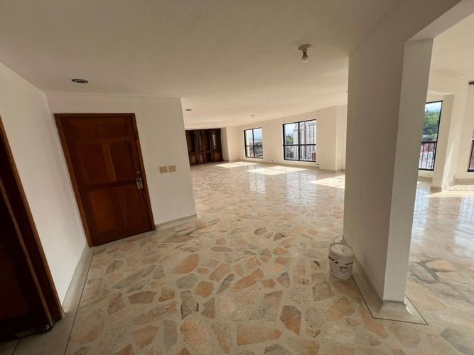 Apartamento de 4 alcobas en venta en Normandia, Cali, 247 m² · foto 4 de 19