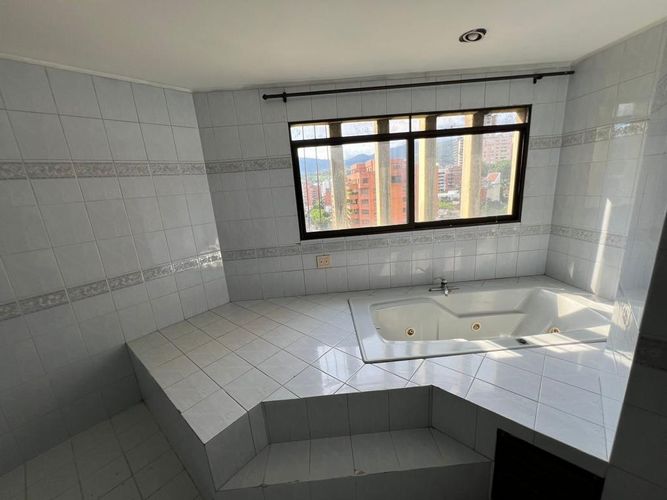 Apartamento de 4 alcobas en venta en Normandia, Cali, 247 m² · foto 12 de 19