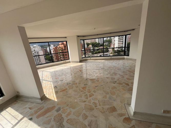 Apartamento de 4 alcobas en venta en Normandia, Cali, 247 m² · foto 13 de 19