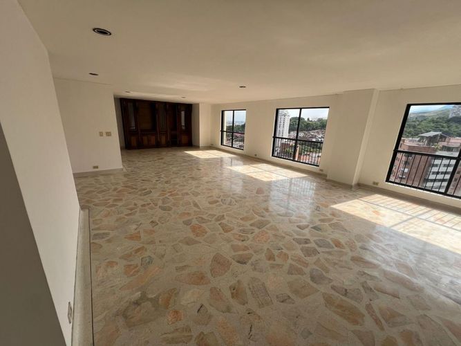 Apartamento de 4 alcobas en venta en Normandia, Cali, 247 m² · foto 14 de 19