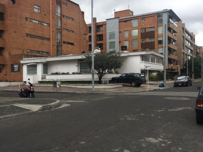Casa de 5 alcobas en venta en Chicó Alto, Bogotá, 665 m² · foto 2 de 21