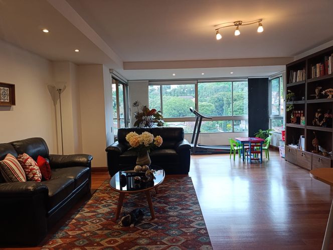 Apartamento de 3 alcobas en arriendo en El Poblado, Medellín, 275 m² · foto 2 de 19