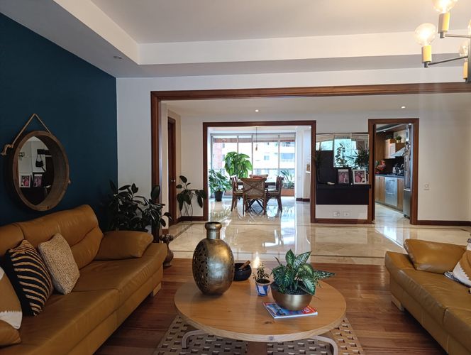 Apartamento de 3 alcobas en arriendo en El Poblado, Medellín, 275 m² · foto 4 de 19