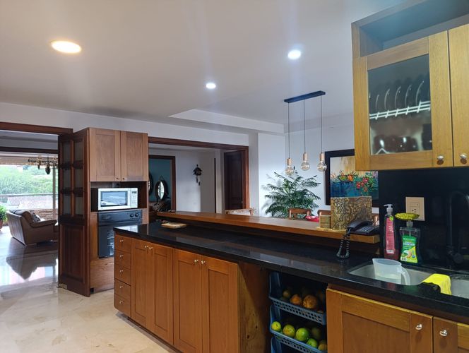 Apartamento de 3 alcobas en arriendo en El Poblado, Medellín, 275 m² · foto 6 de 19