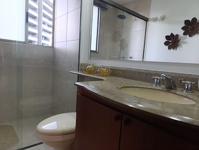 Apartamento de 3 alcobas en arriendo en El Poblado, Medellín, 275 m² · foto 16 de 19