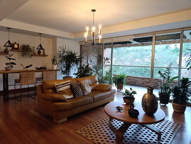 Apartamento de 3 alcobas en arriendo en El Poblado, Medellín, 275 m² · foto 2 de 19