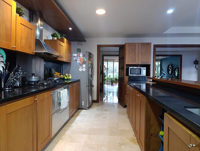 Apartamento de 3 alcobas en arriendo en El Poblado, Medellín, 275 m² · foto 5 de 19