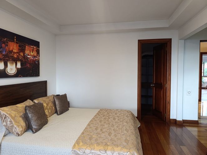 Apartamento de 3 alcobas en arriendo en El Poblado, Medellín, 275 m² · foto 9 de 19