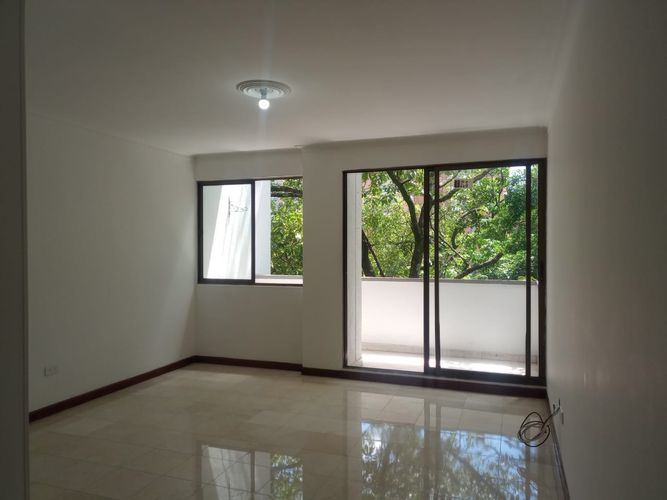 Apartamento de 3 alcobas en arriendo en El Poblado, Medellín, 132 m² · foto 2 de 18