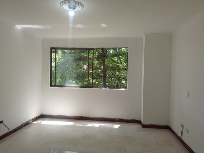 Apartamento de 3 alcobas en arriendo en El Poblado, Medellín, 132 m² · foto 3 de 18