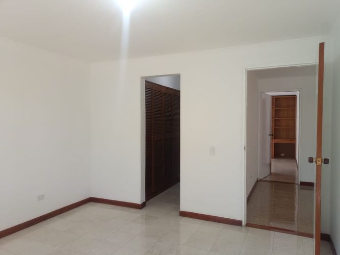 Apartamento de 3 alcobas en arriendo en El Poblado, Medellín, 132 m² · foto 8 de 18