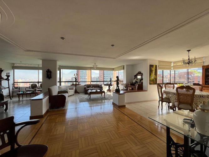 Apartamento de 3 alcobas en venta en El Poblado, Medellín, 175 m² · foto 2 de 19