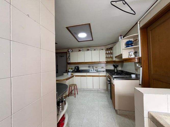 Apartamento de 3 alcobas en venta en El Poblado, Medellín, 175 m² · foto 6 de 19