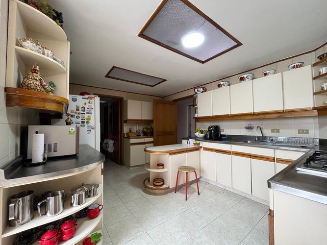 Apartamento de 3 alcobas en venta en El Poblado, Medellín, 175 m² · foto 7 de 19