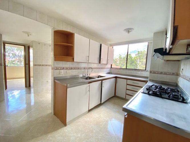 Apartamento de 4 alcobas en venta en El Poblado, Medellín, 260 m² · foto 2 de 24