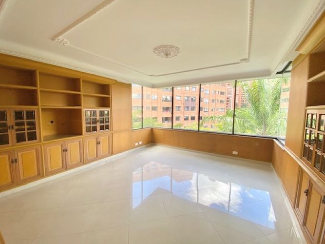 Apartamento de 4 alcobas en venta en El Poblado, Medellín, 260 m² · foto 11 de 24