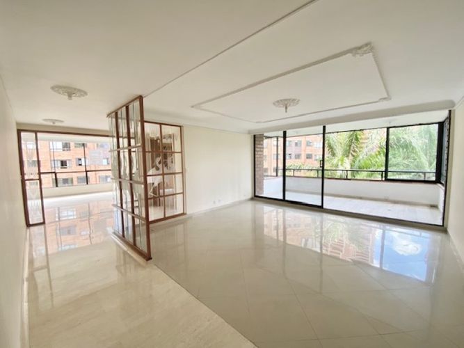 Apartamento de 4 alcobas en venta en El Poblado, Medellín, 260 m² · foto 15 de 24