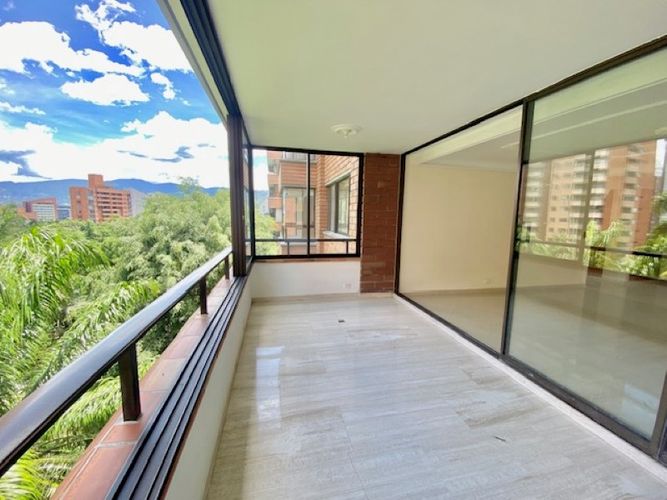 Apartamento de 4 alcobas en venta en El Poblado, Medellín, 260 m² · foto 21 de 24