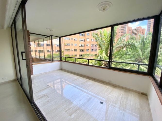 Apartamento de 4 alcobas en venta en El Poblado, Medellín, 260 m² · foto 23 de 24