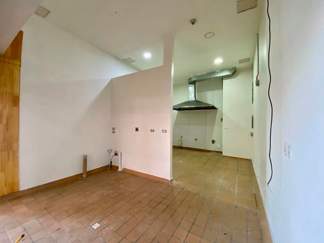 Local en arriendo en El Poblado, Medellín, 27 m² · foto 2 de 6
