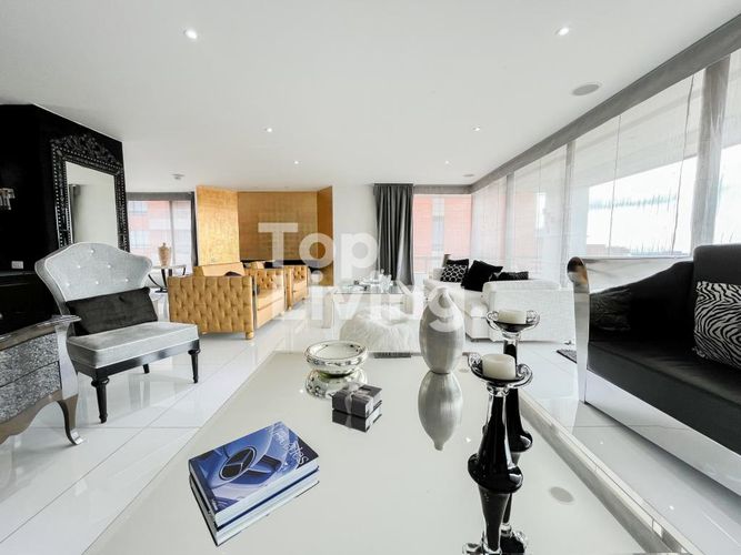 Apartamento de 4 alcobas en venta en Los Rosales, Bogotá, 605 m² · foto 2 de 23