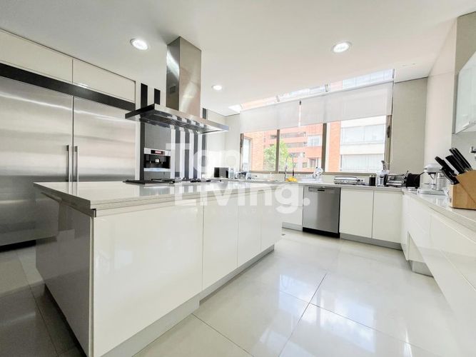 Apartamento de 4 alcobas en venta en Los Rosales, Bogotá, 605 m² · foto 6 de 23