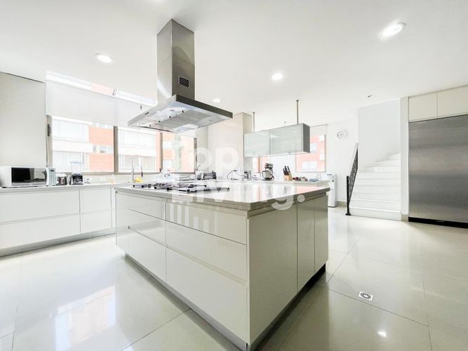 Apartamento de 4 alcobas en venta en Los Rosales, Bogotá, 605 m² · foto 7 de 23