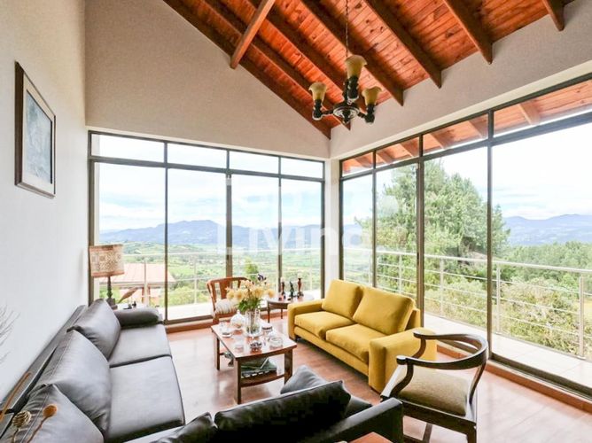 Casa de 4 alcobas en venta en Yerbabuena, Chía, 340 m² · foto 2 de 9