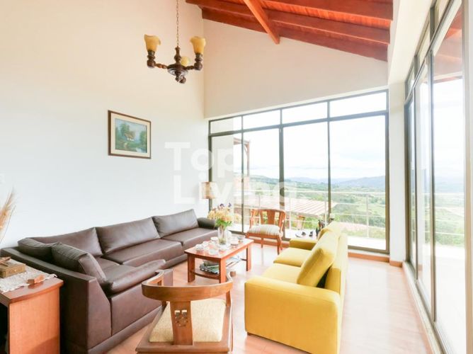 Casa de 4 alcobas en venta en Yerbabuena, Chía, 340 m² · foto 3 de 9
