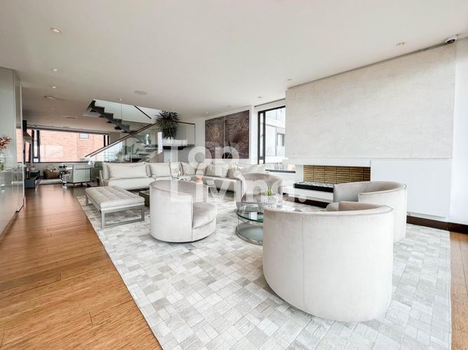 Apartamento de 4 alcobas en venta en Los Rosales, Bogotá, 394 m² · foto 2 de 24