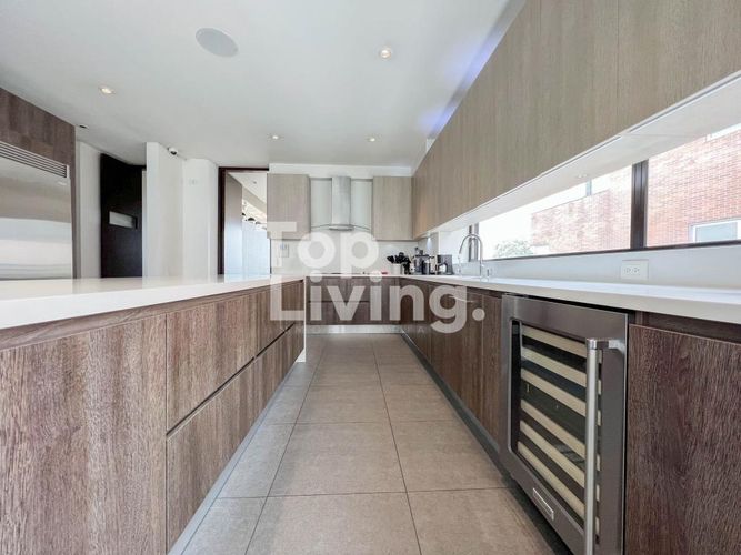 Apartamento de 4 alcobas en venta en Los Rosales, Bogotá, 394 m² · foto 7 de 24
