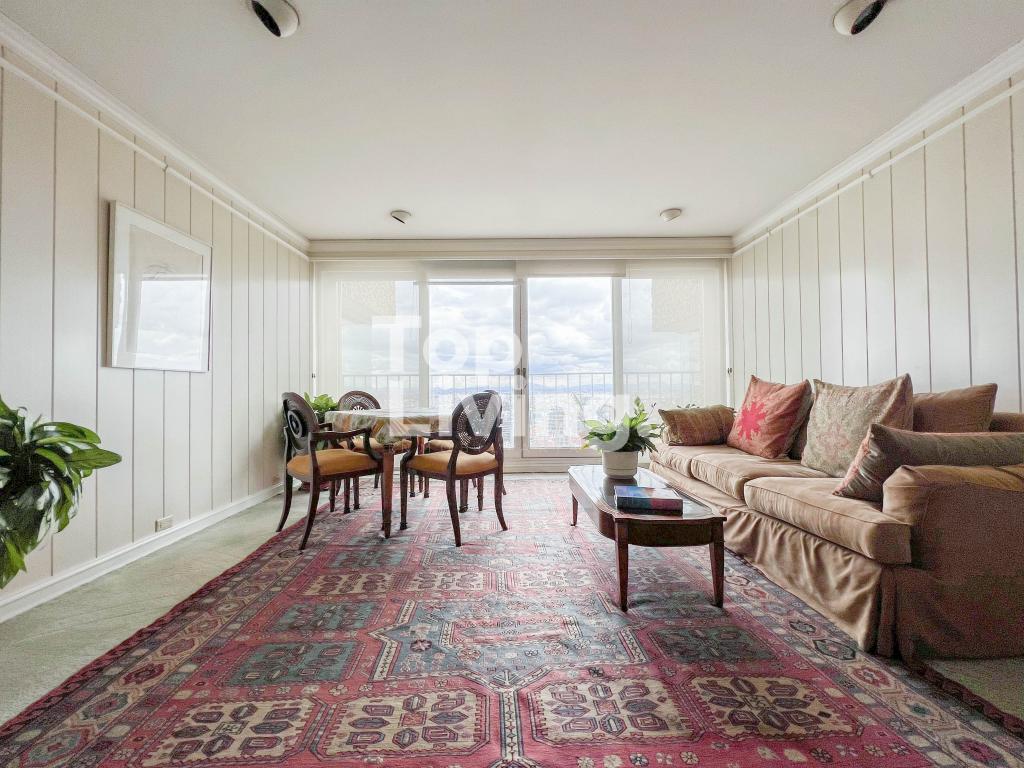 Apartamento en venta en Los Rosales, Bogotá · foto 2 de 16